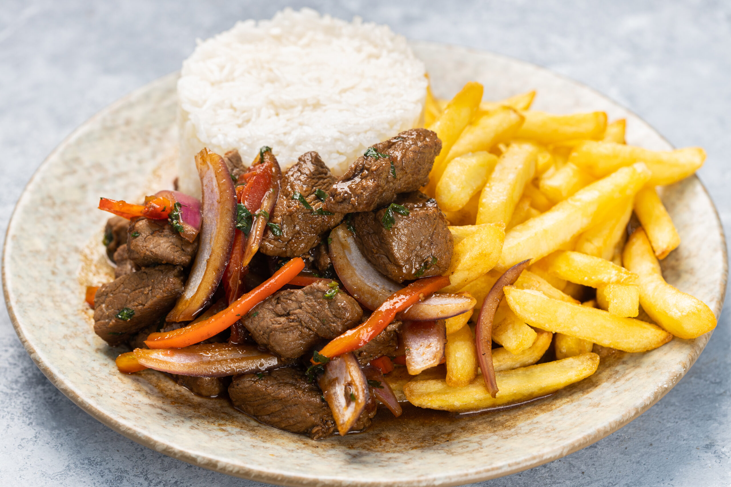 Plato lomo saltado